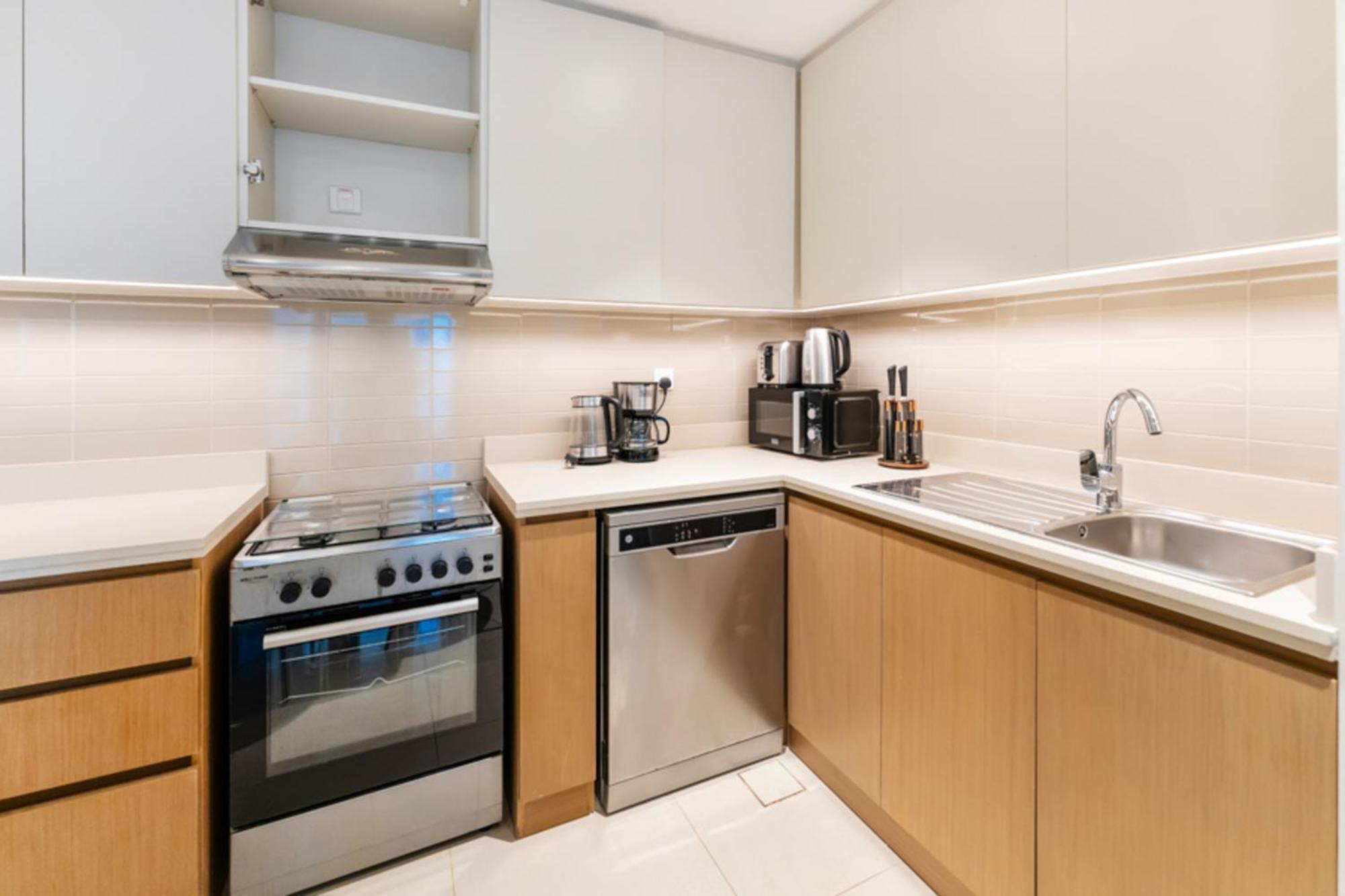 Fam Living - Harbour View 2,1 Bed, Partial Sea View Apartment